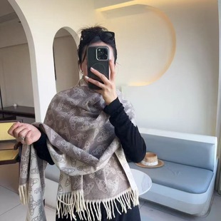 2025新款 西太后大土星标仿羊绒围巾女双面流苏披肩高级感围脖冬季