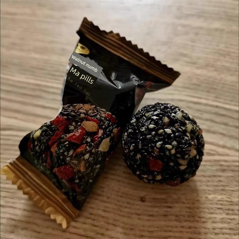 现货新到货的乐奈红枣,核桃,黑芝麻球,儿童和孕妇健康零食,坚
