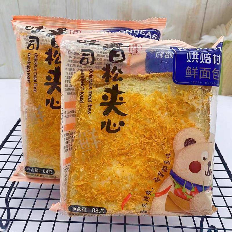 现货烘焙村香松夹心面包香辣味海苔肉松吐司营养早餐网红面包代餐