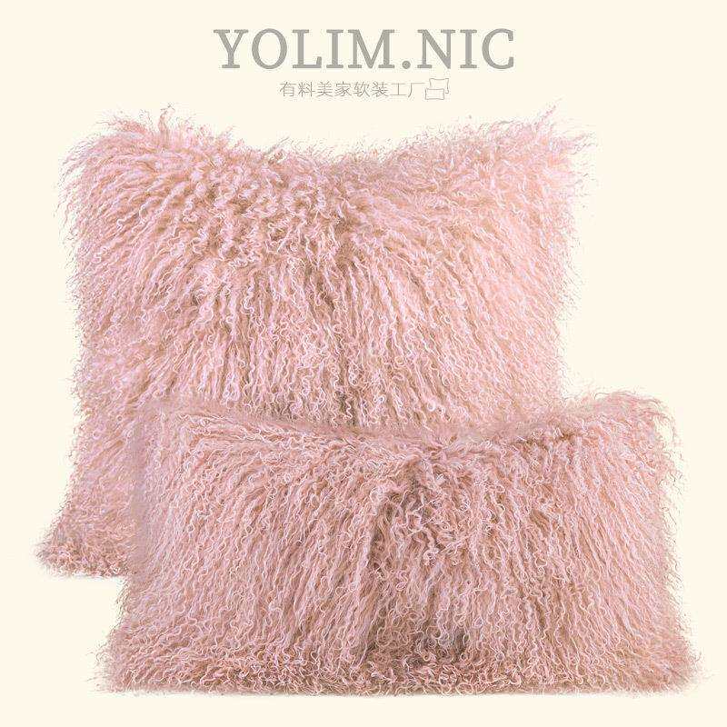 现代轻奢风粉色滩羊毛抱枕沙发毛绒靠垫法式高级感样板间靠枕软装