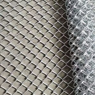 镀锌勾花网围栏护栏网狗鸡羊牛家禽养殖网养山地果园隔离防护网矿