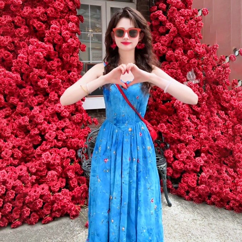 法式度假风蓝色吊带连衣裙子女夏季2025新款绝美掐腰显瘦碎花长裙,女装/女士精品,连衣裙,淘宝优惠券,粉丝福利购,淘宝优惠卷