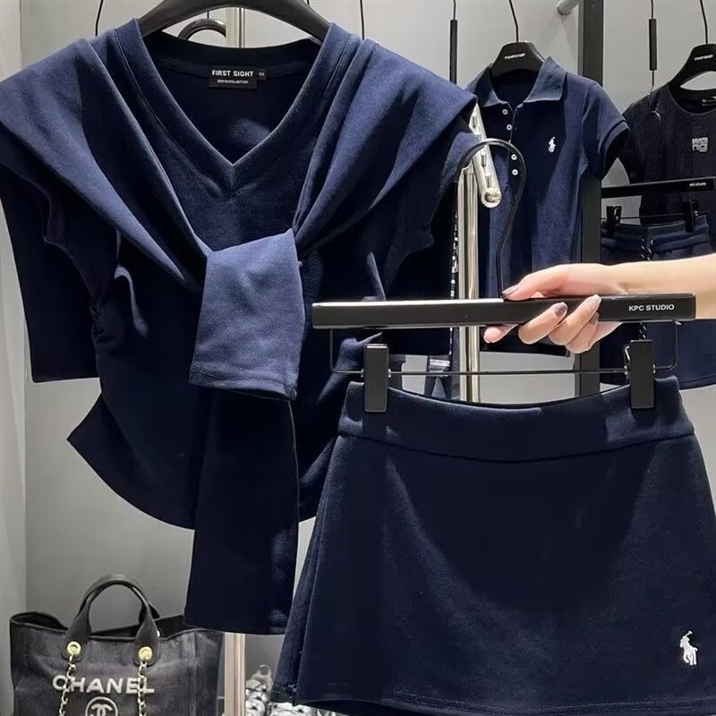 特大码300斤美式小马刺绣套装女夏季运动风三件套V领T恤披肩+短裙