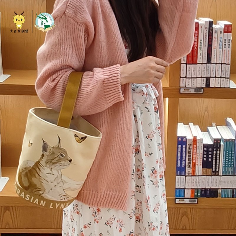 猞猁手绘可爱动物手提袋休闲帆布包时尚印花手提包V磁扣潮流水桶