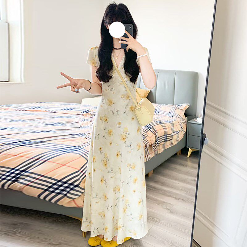 法式气质黄色碎花蕾丝拼接V领连衣裙女夏季短袖系带收腰长裙