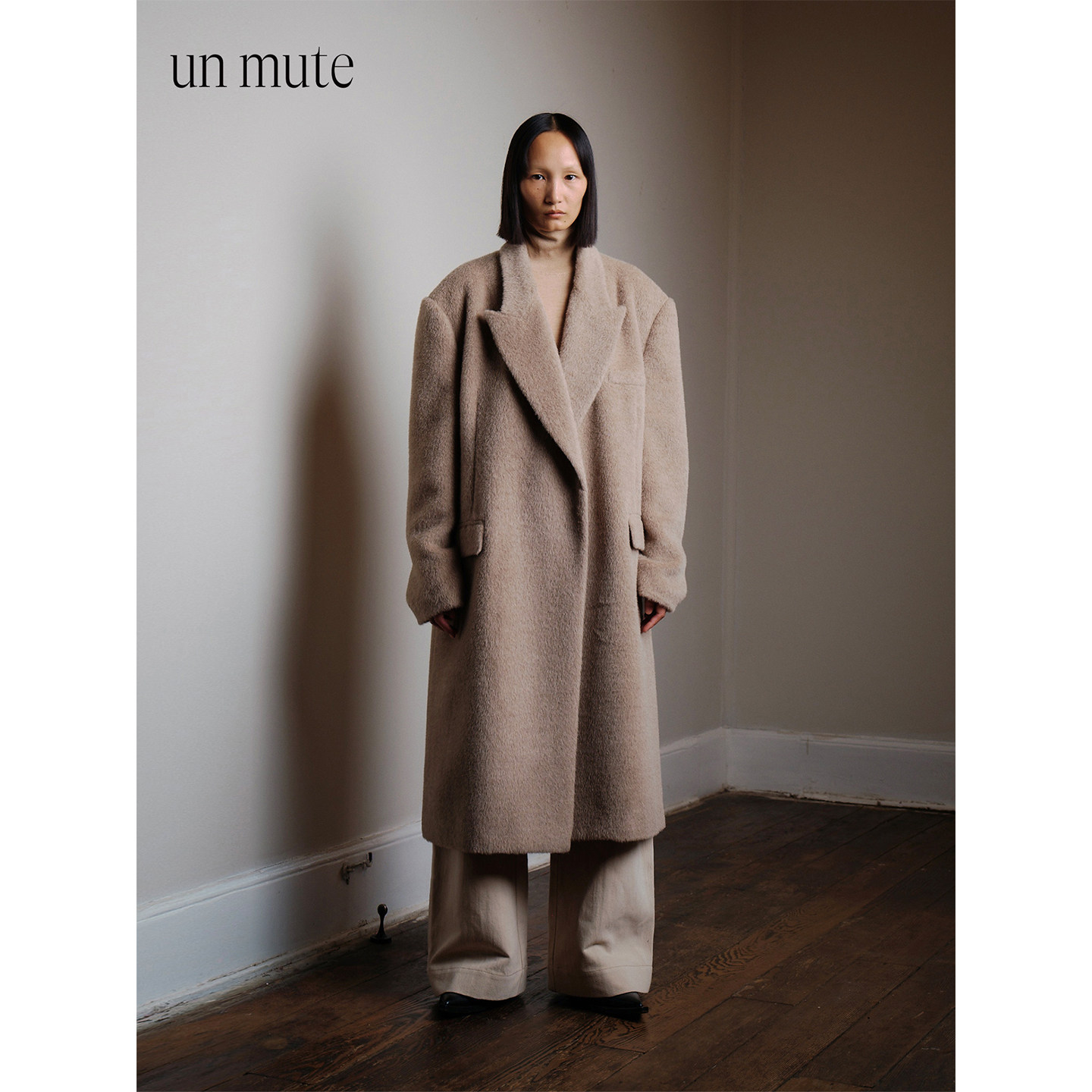 UN MUTE25FW 美洲羊驼毛绵羊毛混纺戗驳领翻盖口袋廓形长款呢外套,女装/女士精品,毛呢外套,淘宝优惠券,粉丝福利购,淘宝优惠卷