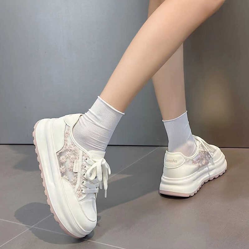 蕾丝花朵小白鞋女2025新款韩版百搭厚底网面透气运动休闲板鞋网鞋