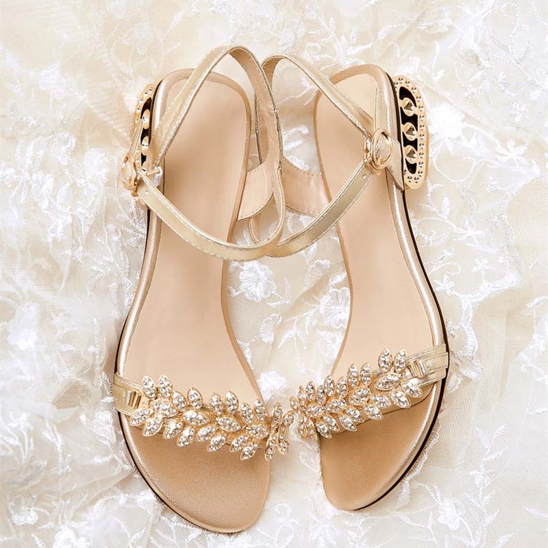 时装凉鞋金色低跟鞋女夏季中跟百搭一字带水钻女鞋子33大尺码41一