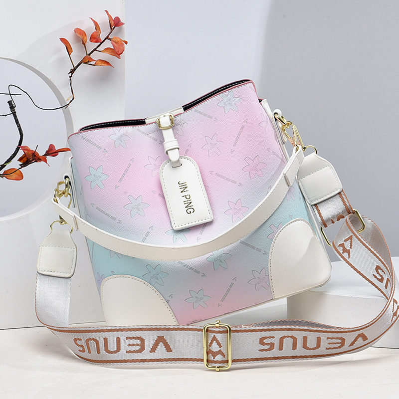 水桶包女包2023新款大容量通勤斜挎包轻便软包高级感女包手提单肩