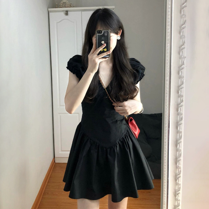 黑色A字收腰显瘦短款海边连衣裙子女夏季女装2024新款v领气质短裙