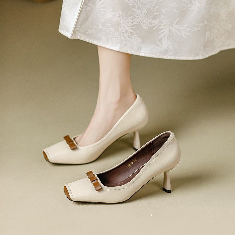 法式小众设计感方头细高跟鞋女米白不累脚软漆皮浅口职业通勤单鞋