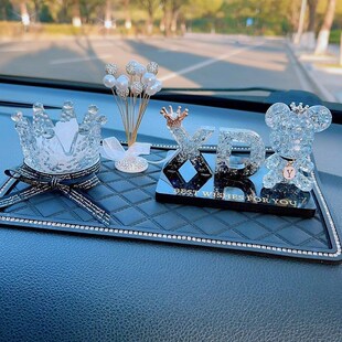 创意私人定制字母汽车内载用品网C红女神款中控台仪表盘摆件装饰