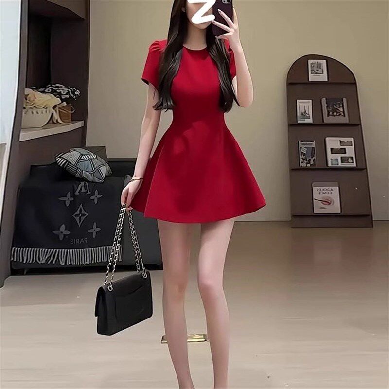 红色短袖洋装高级感气质短裙2025新款女收腰显瘦赫本风敬酒礼服
