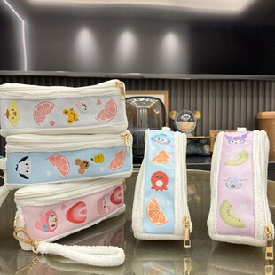卡通吐司造型化妆包毛绒刺绣收纳包三角包小物件收纳包