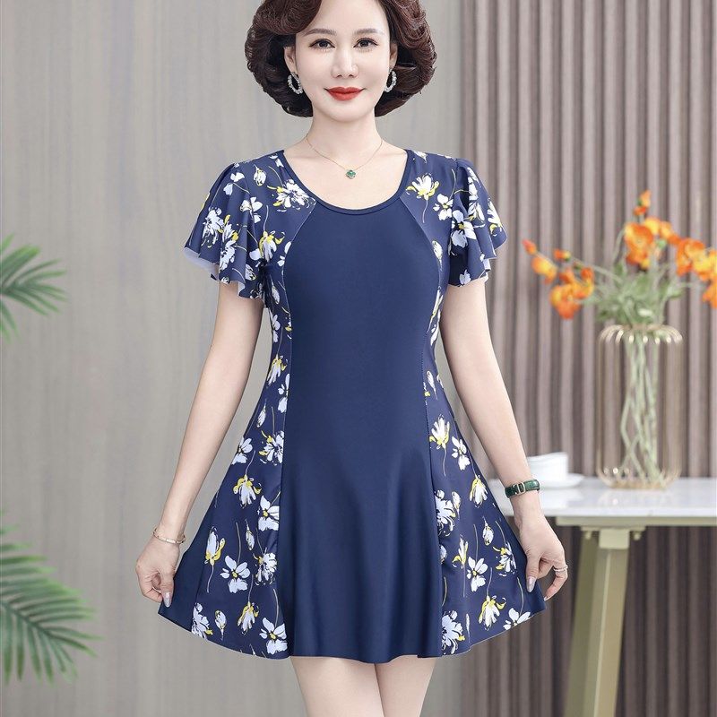 妈妈泳衣中老年女保守遮肚显瘦z连体如厕平角大码中长款泡温泉泳