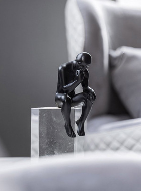 现代简约样板房客厅酒柜创意思考者摆件书房黑色人物水晶软装饰品