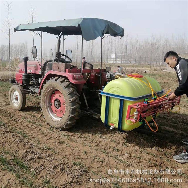 四轮车后悬挂打药机大面积蔬菜药材地喷药机1000斤轴传动打药机