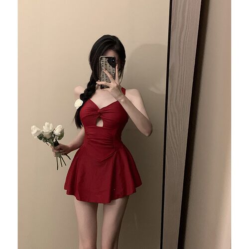 高级感连体裙式泳衣女保守显瘦小胸夏学生少N女纯欲网红风ins度假