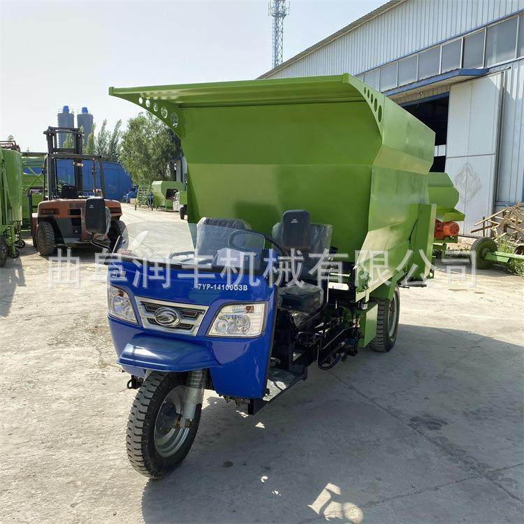 柴油双向牛场撒料车电动2方小型喂料机操作方便养殖场饲草投料机