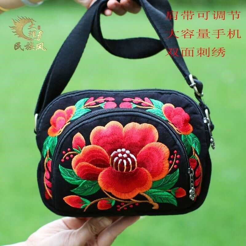 民族风绣花包女斜挎单肩小包包刺绣手机零钱O包云V南旅游布艺手提