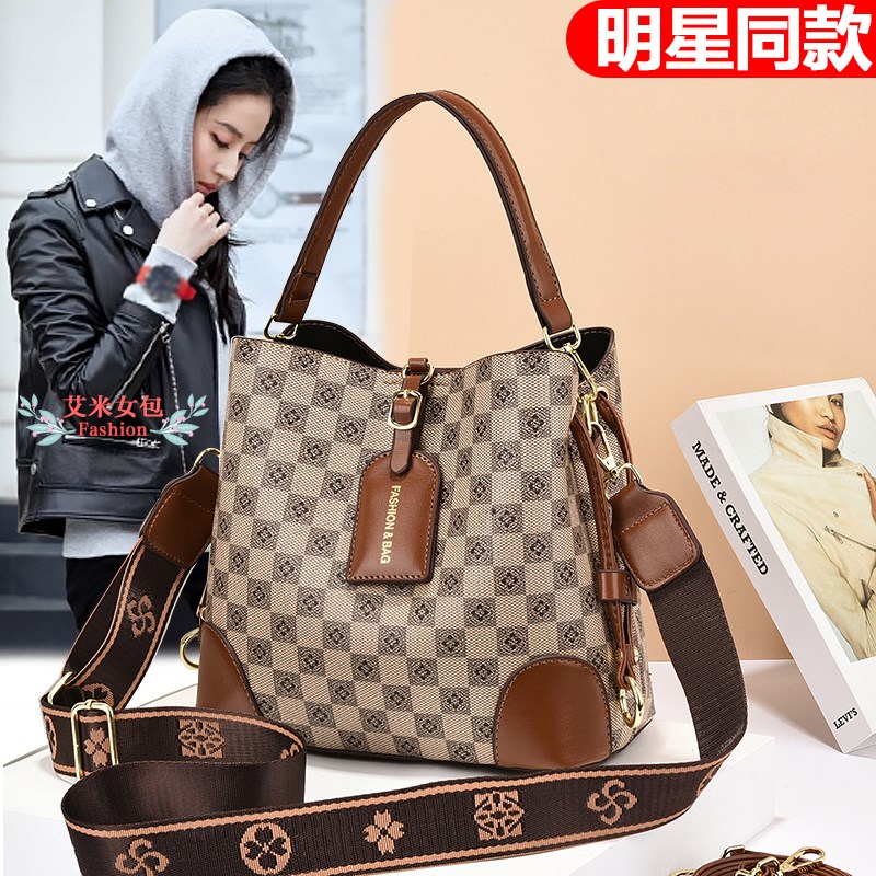 夏季水桶包女斜挎包2025新款时尚洋气小众手提小包女士软皮单肩包