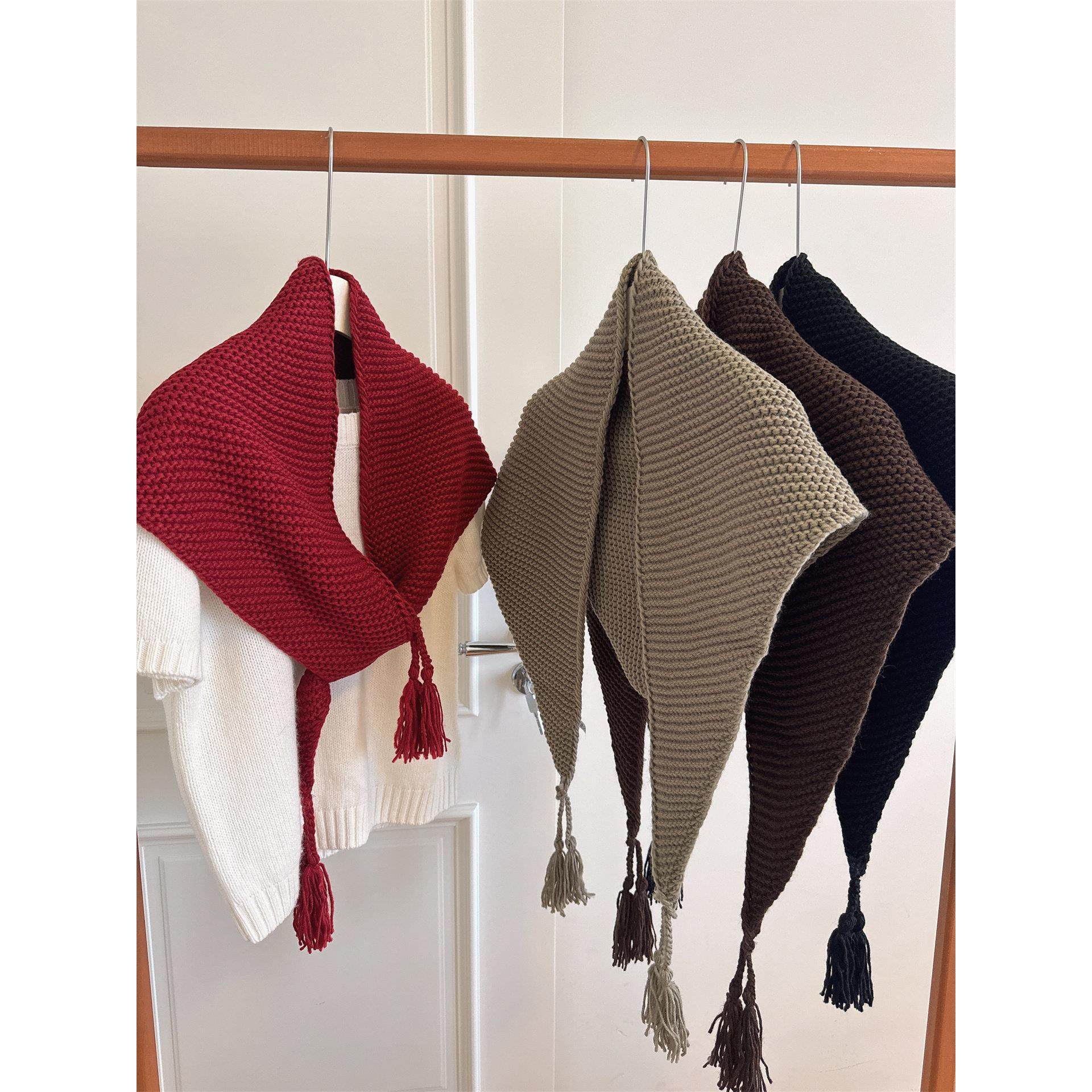 2025秋冬新款针织纯色三角巾女保暖披肩围巾百搭时尚针织三角巾,服饰配件/皮带/帽子/围巾,围巾/丝巾/披肩,淘宝优惠券,粉丝福利购,淘宝优惠卷