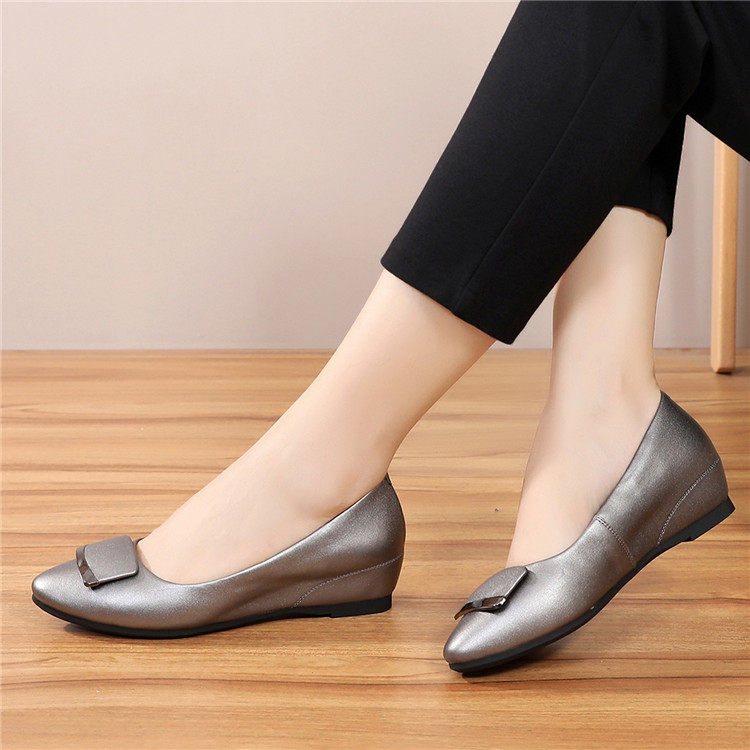夏季真皮中跟妈妈鞋浅口坡跟女单鞋舒适内增高女鞋百搭通勤软皮鞋