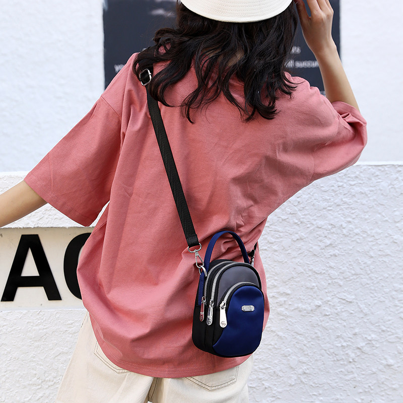 冬天小包包女斜挎2021新款潮百搭时尚迷你单肩随身牛津帆布手机包