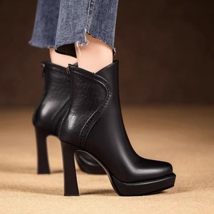 防水台粗跟短靴女2024秋冬新款圆B头软皮厚底白色高跟短筒靴子10c