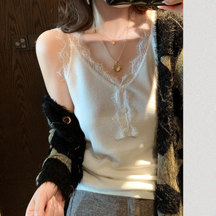 遮肚蕾丝吊带女秋冬白色背心大码小众V领针织内搭打底衫别致上衣