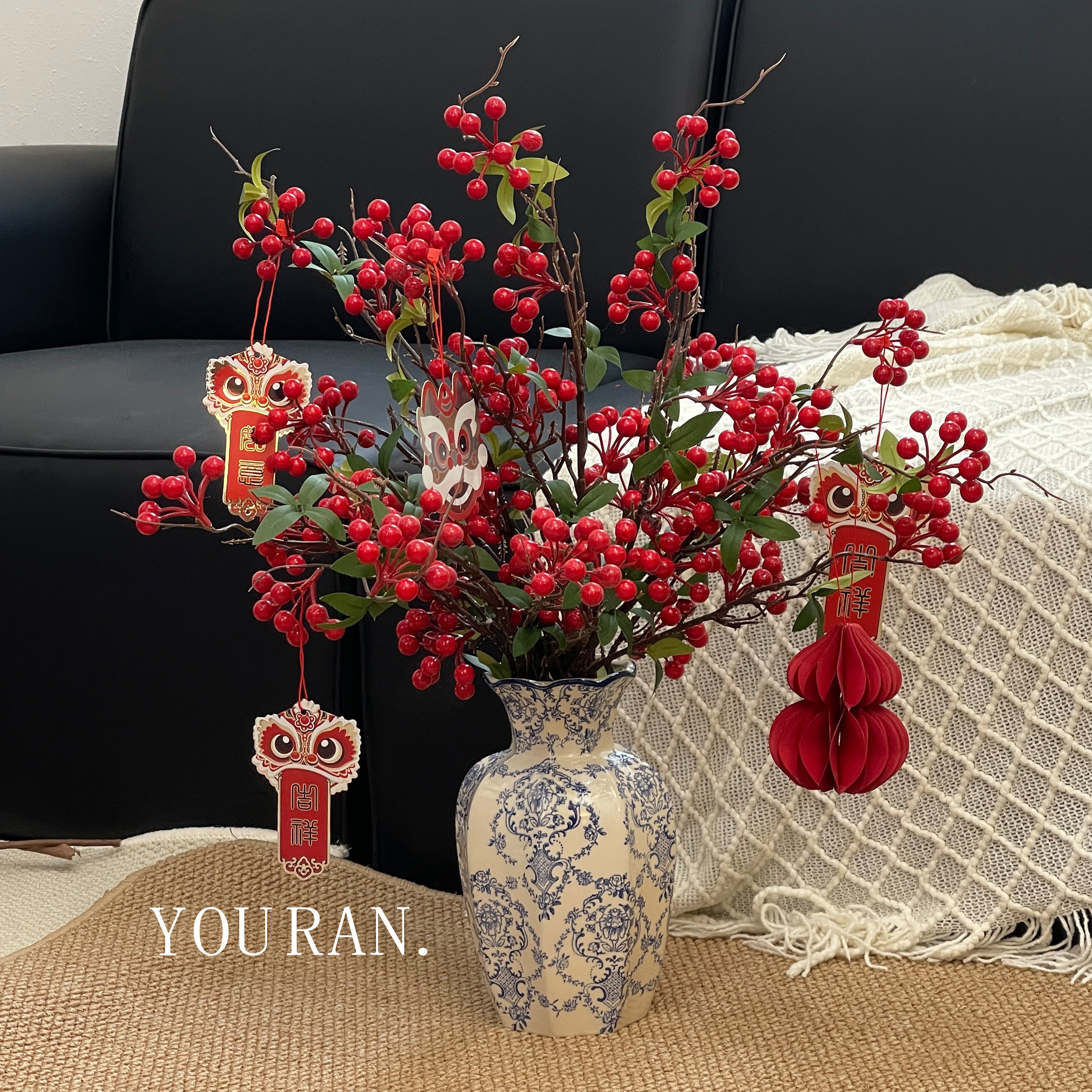 新年花束摆件春节装饰年宵花发财冬青红浆果仿真绿植布置拍照道具