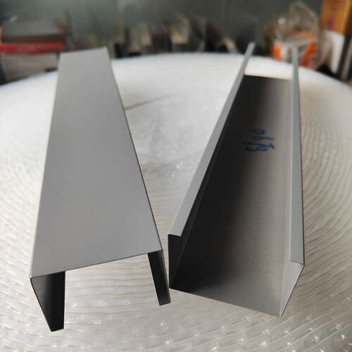 50x35铝方通深灰色U型铝格栅门头招牌吊顶工厂广东粤艺佰