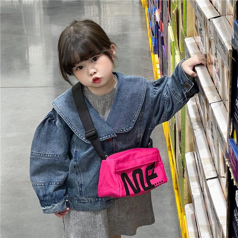 儿童包潮酷男童时尚字母斜挎包新款网红洋气女童外出单肩包零钱包