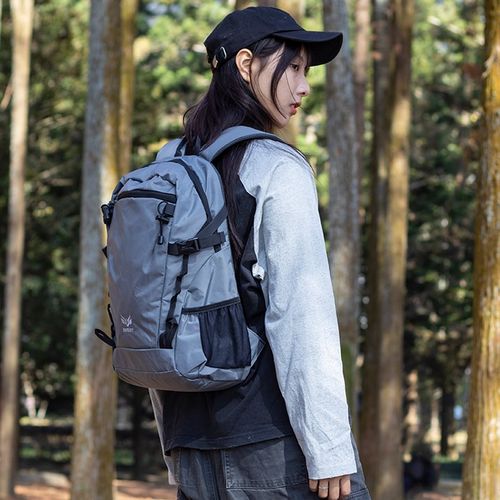 户外轻便背包女25升2025新款徒步登山包短途旅行轻量化旅游双肩包