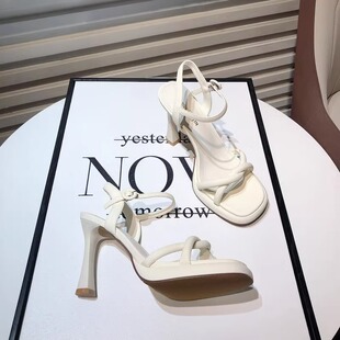防水台一字扣带方头高跟鞋2023新款小众仙女风交叉带细跟露趾凉鞋