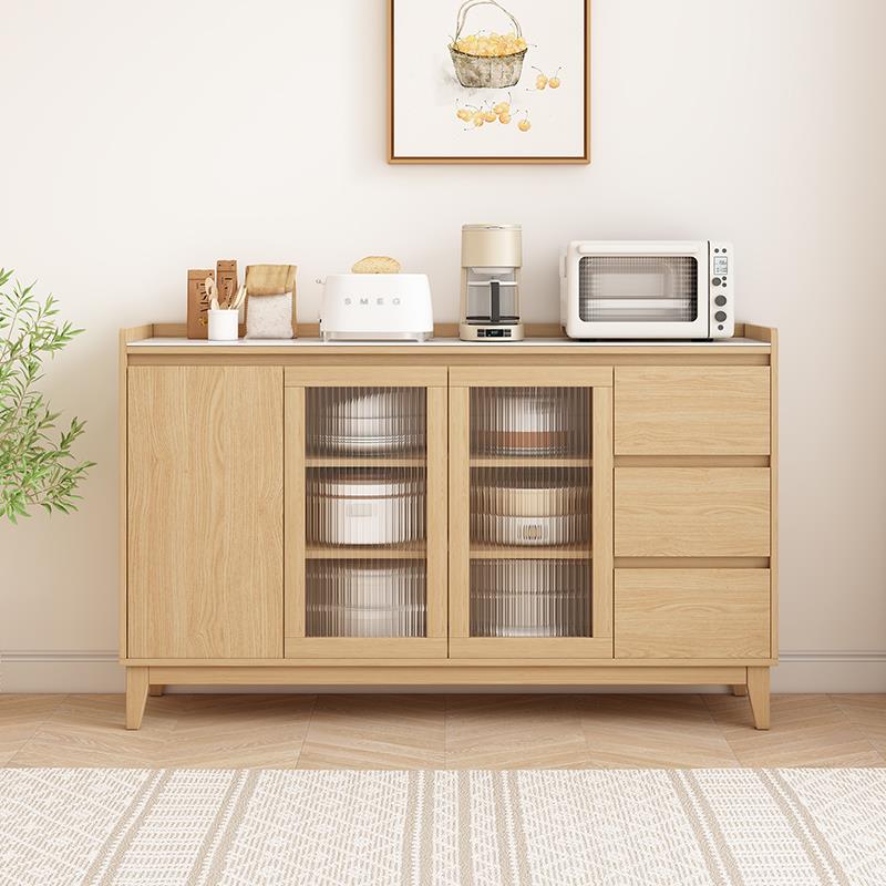 原木色实木餐边柜酒柜靠墙一体收纳柜现代简约家用厨房整体橱柜茶