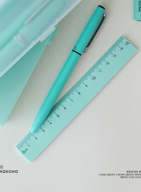 一枚薄荷绿色的尺子，测量精致刻度学习尺，双面15CM。