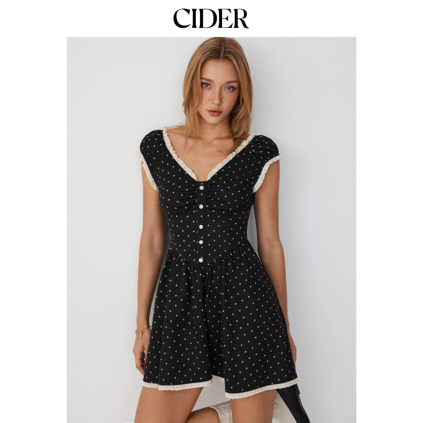 CIDER提花波点V领褶皱蕾丝边喇叭迷你连衣裙115426234