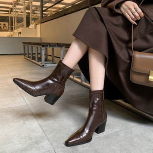 短靴子女士巨好看的配裙子舒服加绒2025新款秋冬尖头高粗跟黑棕色