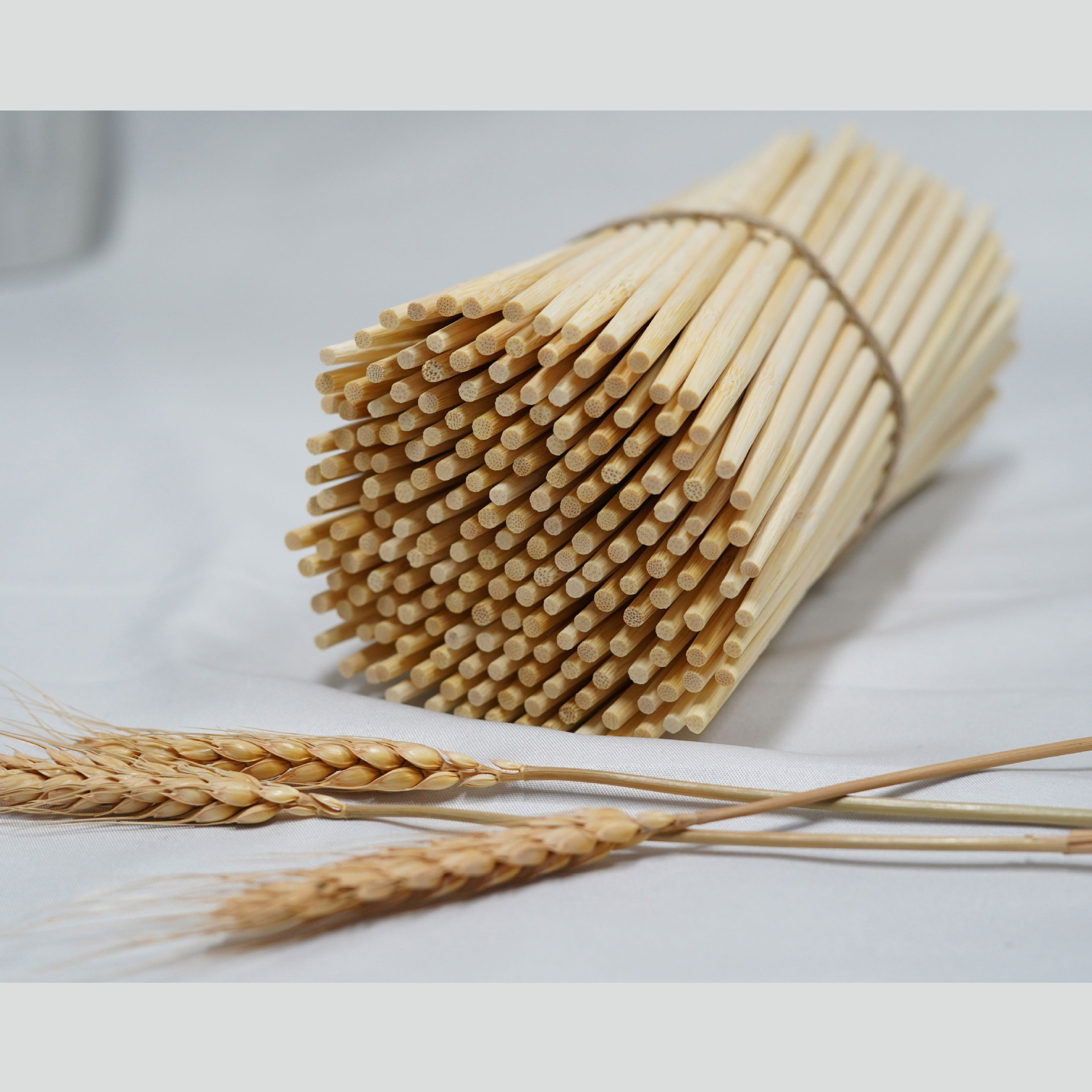 批散一筷子装外卖小吃圆