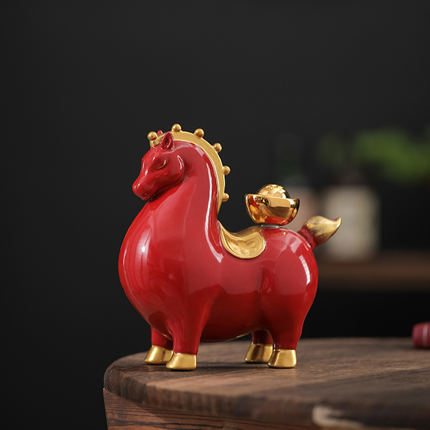 2025新款红色陶瓷马摆件招财吉祥装饰品360 旋转手指轻拨桌面摆件