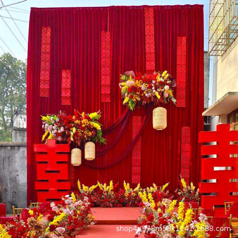 农村小众婚礼挑高背景纱幔布置复古舞台幕布红色丝绒布幔场地装饰