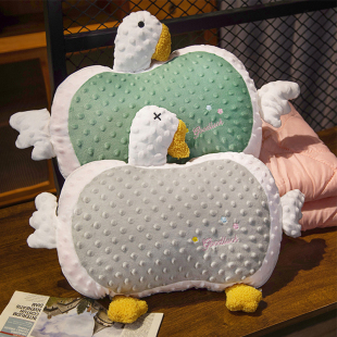 大鹅抱枕被子两用公室折叠午睡枕头二合一毯子沙发汽车靠枕车载