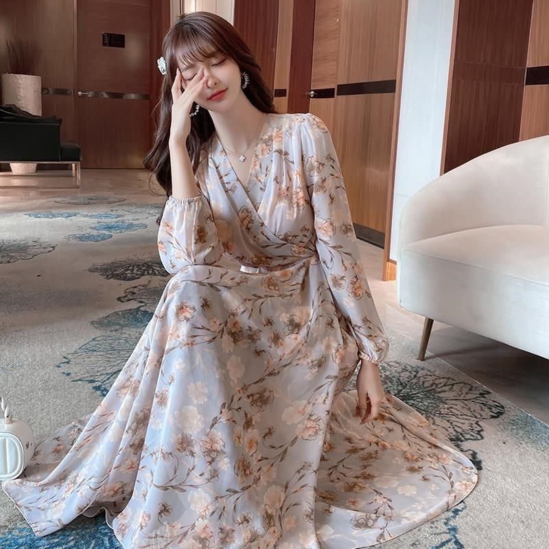 2025早春新款雪纺碎花连衣裙女洋气气质长袖V领法式长裙春装裙子