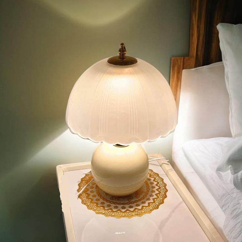 北欧温馨浪漫陶瓷调光台灯卧室复古网红夜灯书房护眼床头装饰台灯