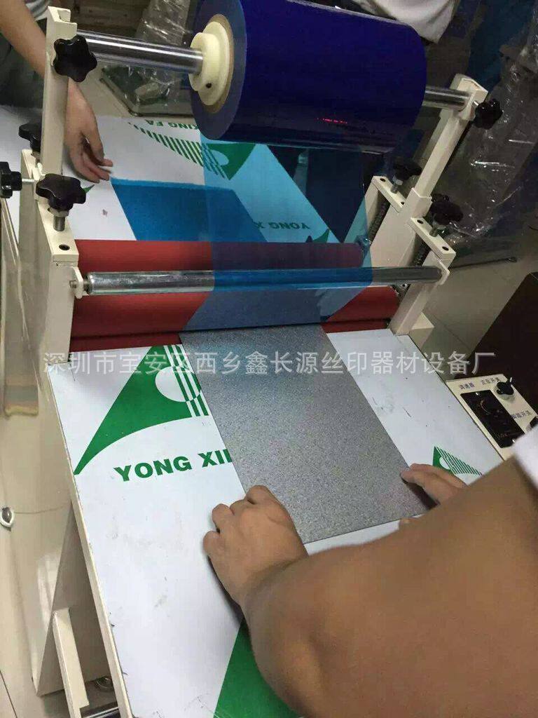 全自动小型覆膜机深圳厂家亚克力板自动贴膜机电动冷裱过膜机