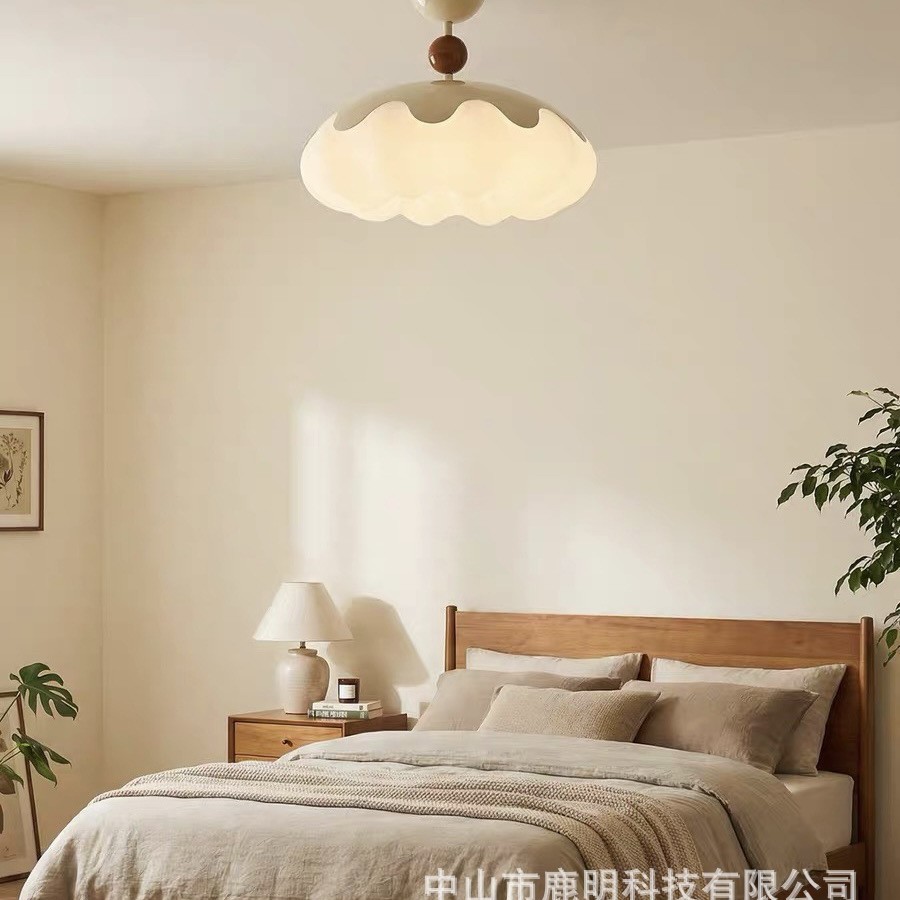 法式奶油风卡通儿童房吸顶灯
