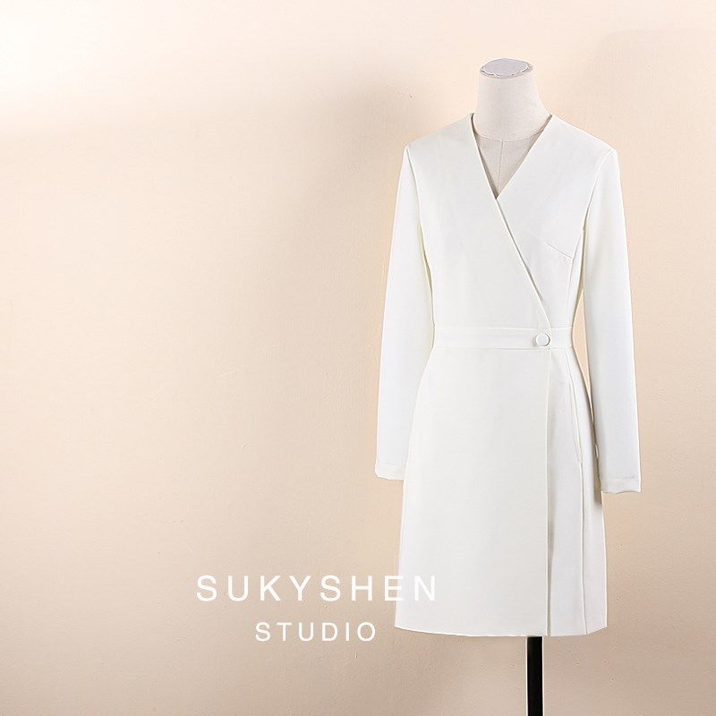 2022通勤高级感法式V领长袖一片式白色西装连衣裙女小众收腰西裙