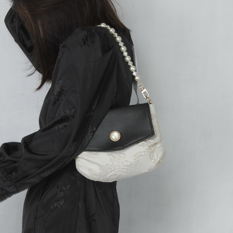 宫廷复古斜挎腋下包包女2021新款潮小众设计搭配古着中国风汉服包