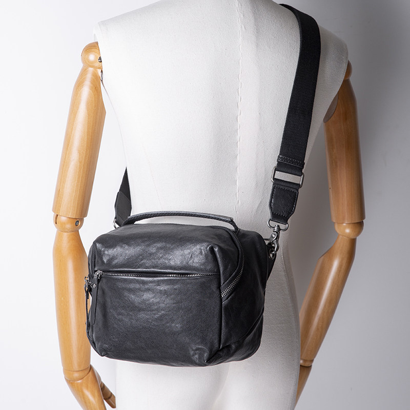植鞣皮男包单肩包男斜挎包夏季真皮休闲头层牛皮日系大容量潮背包